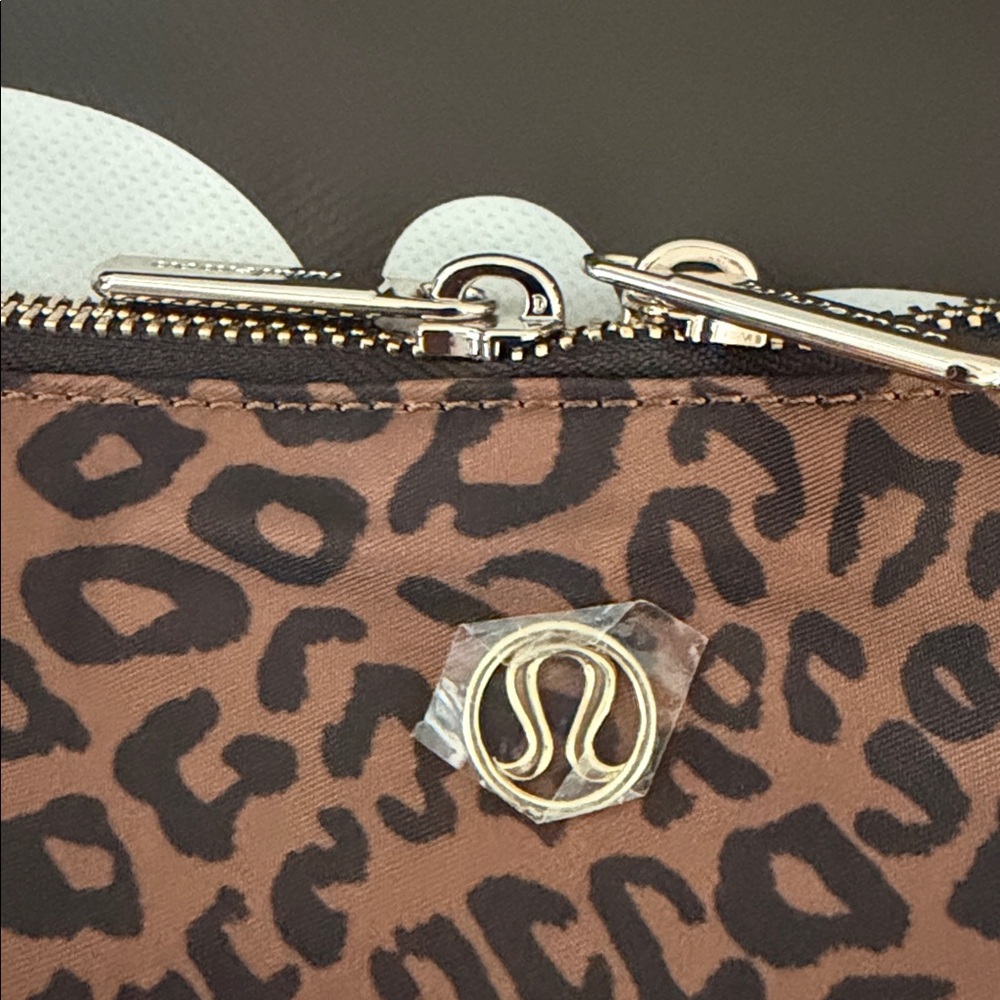 lululemon athletica Leopard Print Hobo Bag 13L - Picture 3 of 7